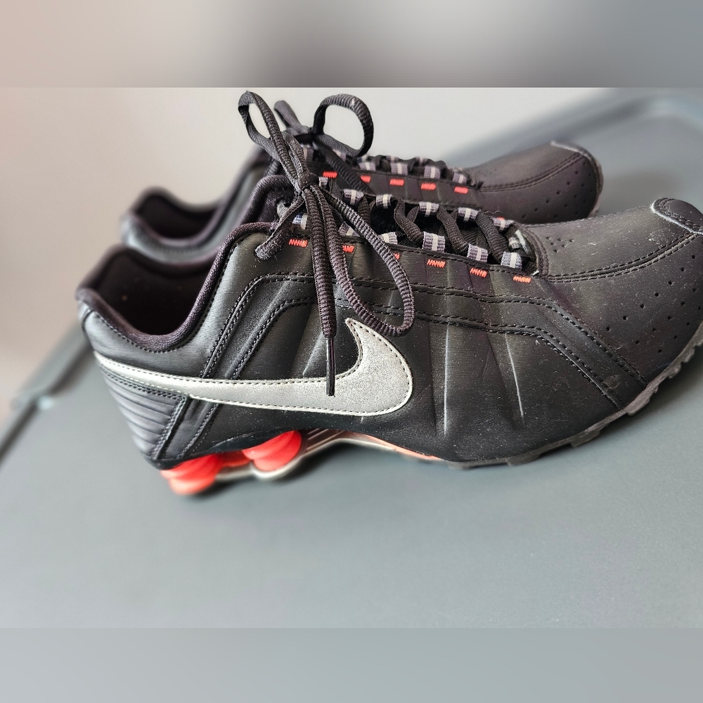 Nike Women's Black and Silver Athletic Shoes